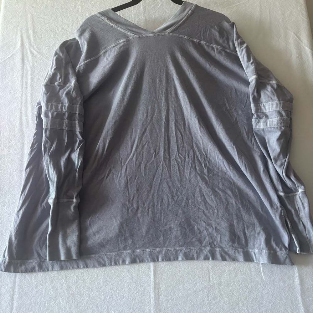 NWOT SZ M Free people lavender V-Neck long sleeve top - Picture 3 of 6